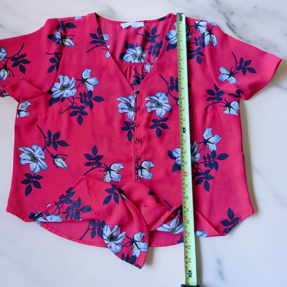 Urban Romantics Elegant Red Floral Front Tie Blouse - Picture 5 of 7